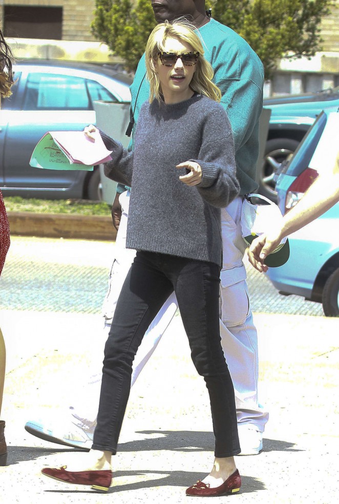 Emma Roberts - Set of 'Nerve' in NYC