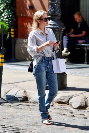 Emma Roberts - Shopping in Soho in New York City