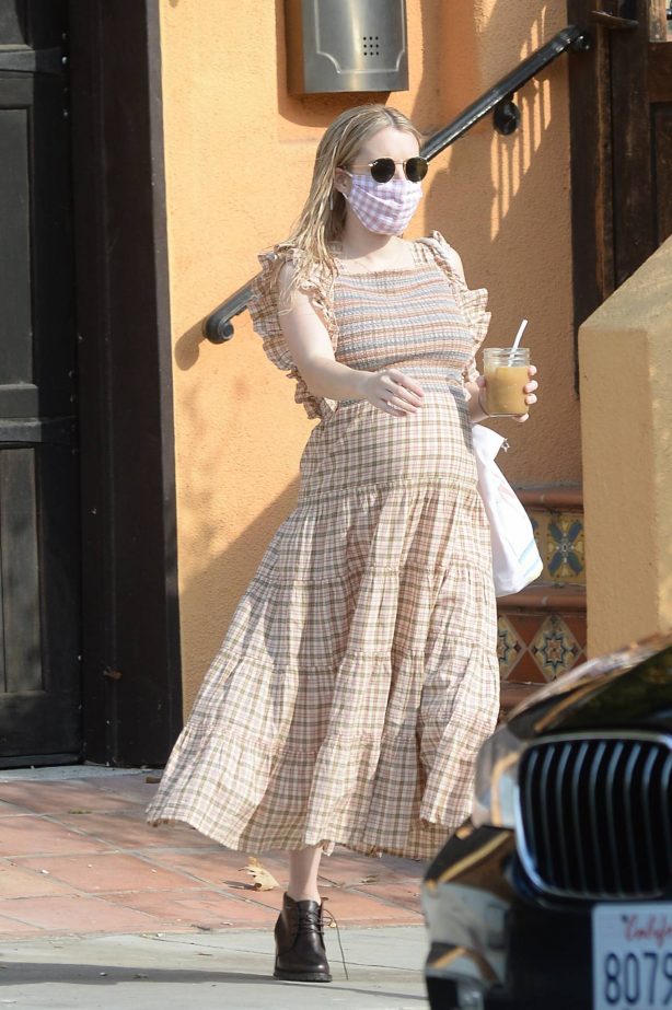 Emma Roberts - Shows her baby bump in Los Angeles
