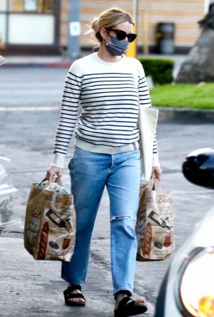 Emma Roberts - Shows her incredible post-baby weight loss while out in Beverly Hills