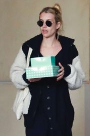 Emma Roberts - Stop to pick up some cup cakes in Los Angeles