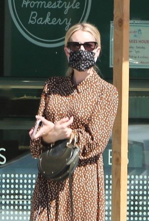 Emma Roberts - Visits a medical building in Los Angeles