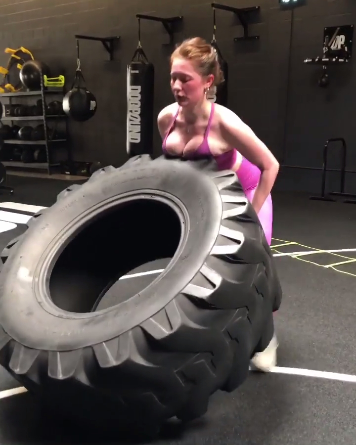 Emma Rose Kenney â€“ CrossFit Work Out â€“ Social Media