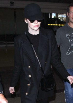 Emma Stone - Arrives at Los Angeles International Airport