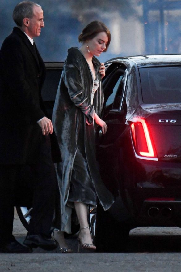 Emma Stone - Arrives to Jennifer Lawrence and Cooke Maroney's wedding in Newport