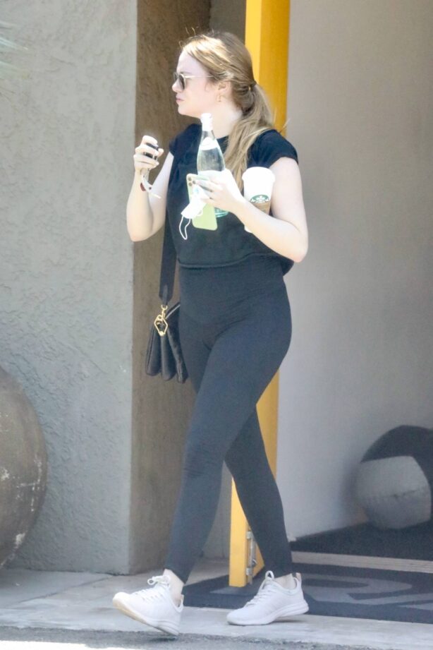 Emma Stone - In black wraps up a training session in Santa Monica