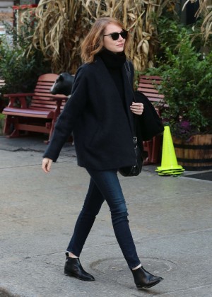 Emma Stone in Jeans -15 | GotCeleb