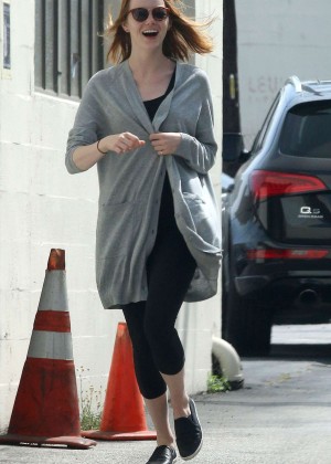 Emma Stone - Jonathan and George Salon in Beverly Hills