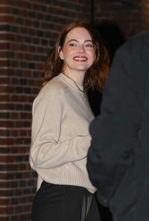 Emma Stone - Wear red shoes while out in New York