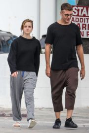 Emma Watson - Seen with a friend at Superba Cafe in Venice