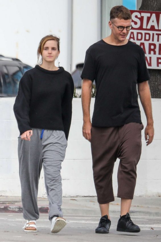 Emma Watson - Seen with a friend at Superba Cafe in Venice