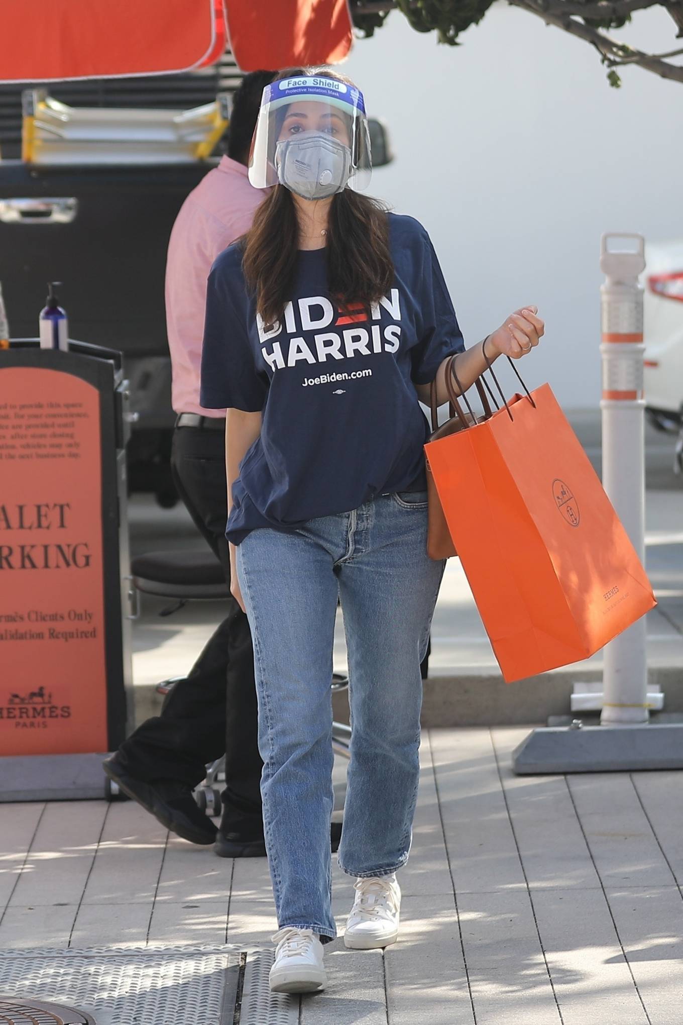 Emmy Rossum 2020 : Emmy Rossum – Shopping candids at Hermes on Rodeo Dr. in Beverly Hills-01