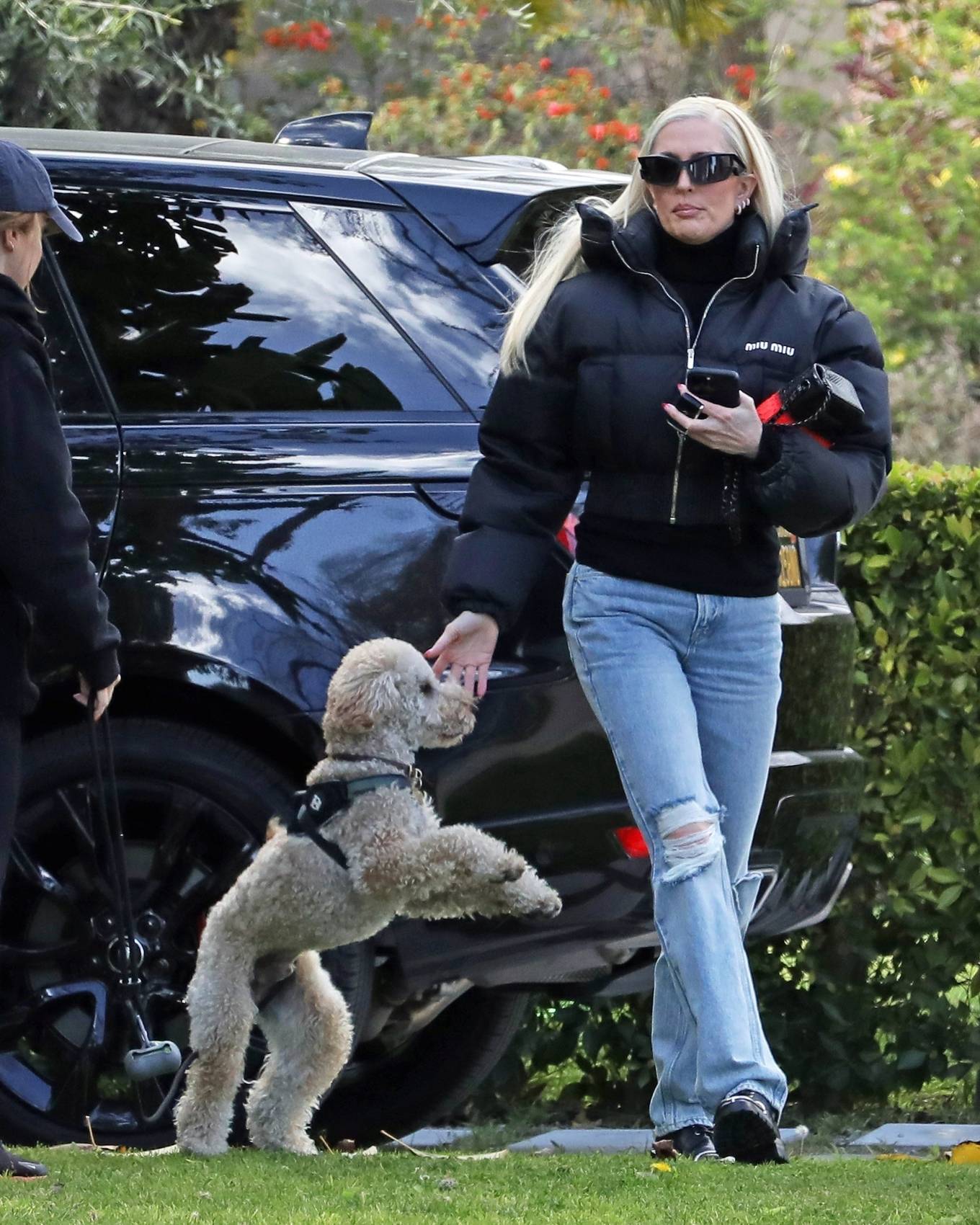 Erika Jayne 2023 : Erika Jayne – Playing with her pup in Los Angeles-03
