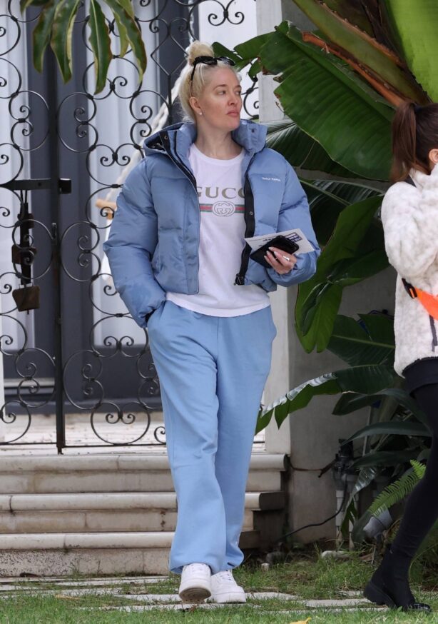 Erika Jayne - Shopping in Larchmont Village with her assistant
