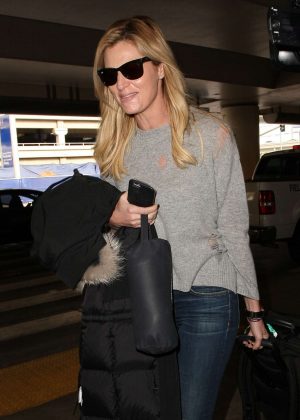 Erin Andrews - Arrives at LAX airport in Los Angeles
