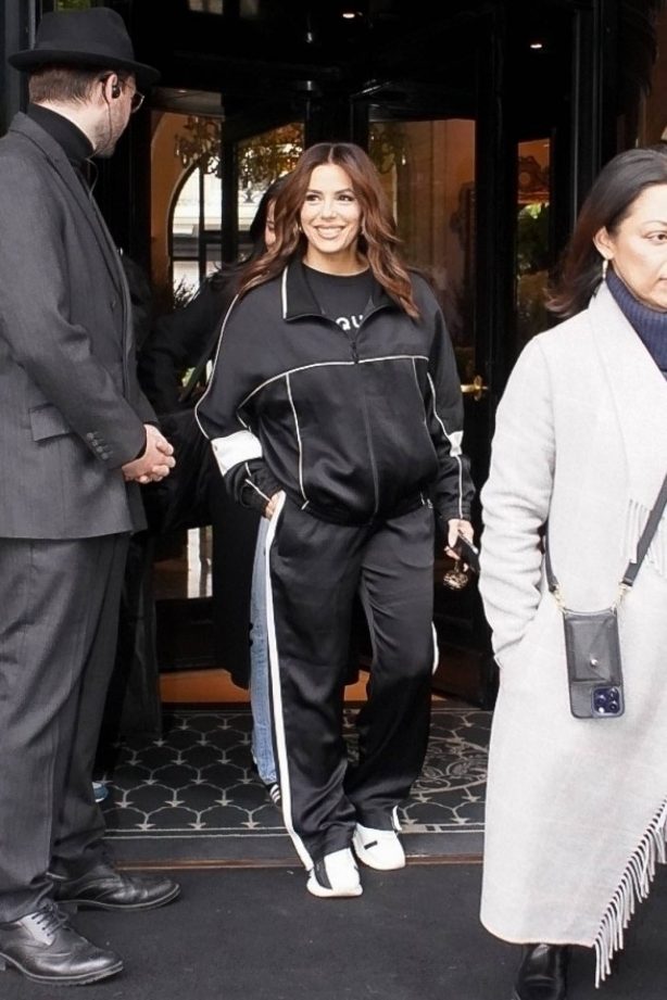 Eva Longoria - Heading into her hotel after attending an event in Paris