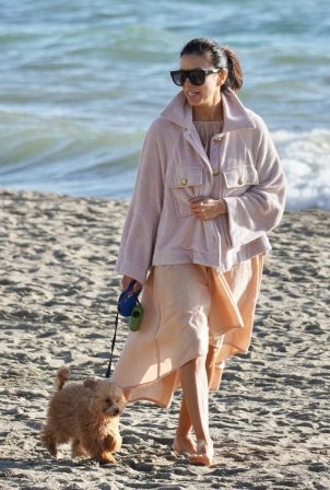 Eva Longoria - Was walking and playing on the beach in Marbella
