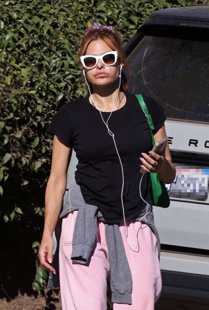 Eva Mendes - In a pink PANGAIA sweatpants seen while shopping in Santa Barbara