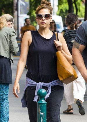 Eva Mendes out in Budapest