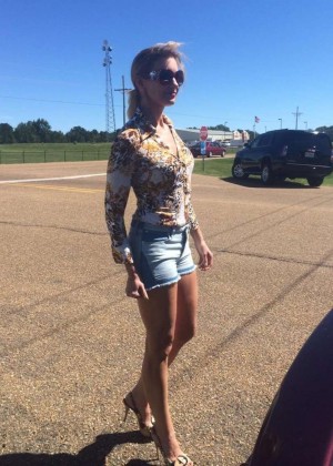 Faith Hill in Denim Shorts on the set of her new movie "Dixieland"
