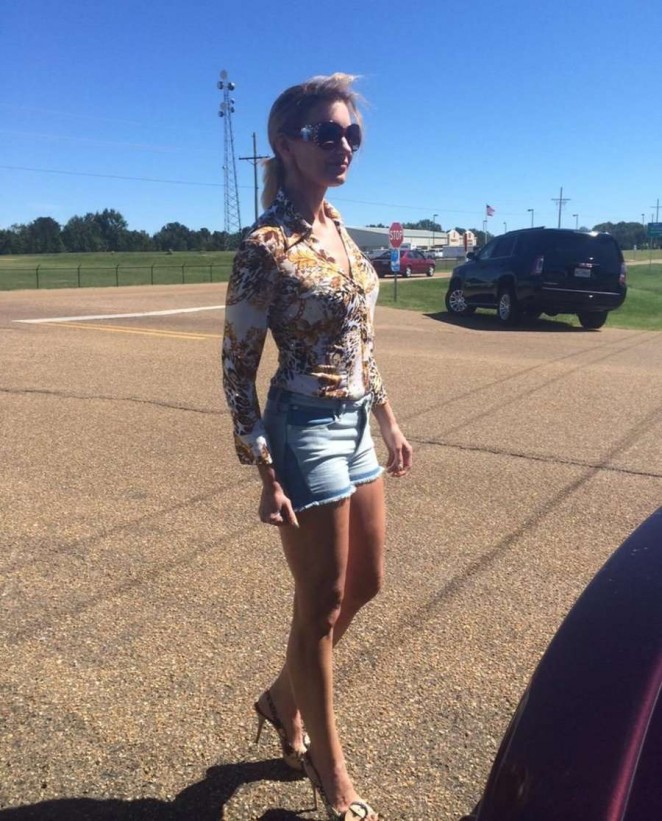 Faith Hill in Denim Shorts on the set of her new movie "Dixieland"