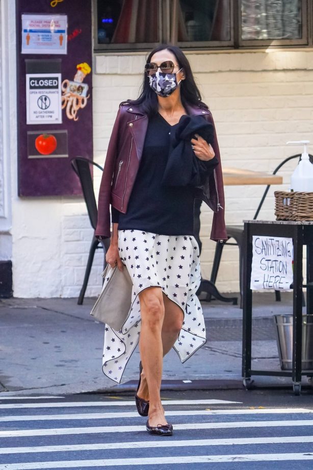 Famke Janssen - Looks stylish while out in New York
