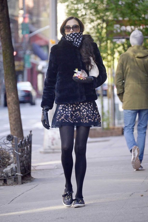 Famke Janssen - Wears gloves and a scarf while running errands in NYC