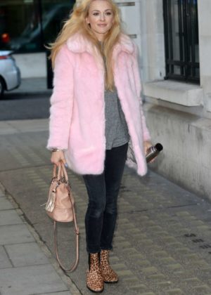 Fearne Cotton - Arriving at BBC Radio studios in London