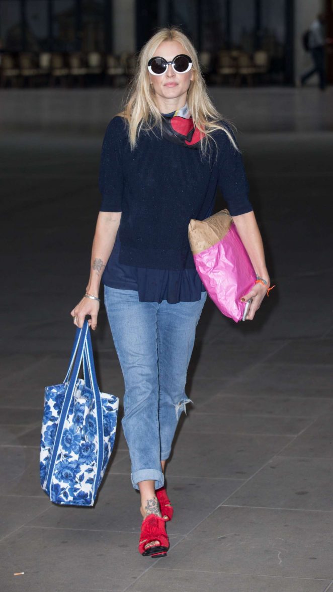 Fearne Cotton Arriving at the BBC Radio 2 studios in London