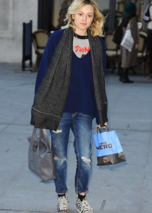 Fearne Cotton in Ripped Jeans at BBC Radio 1 studios in London