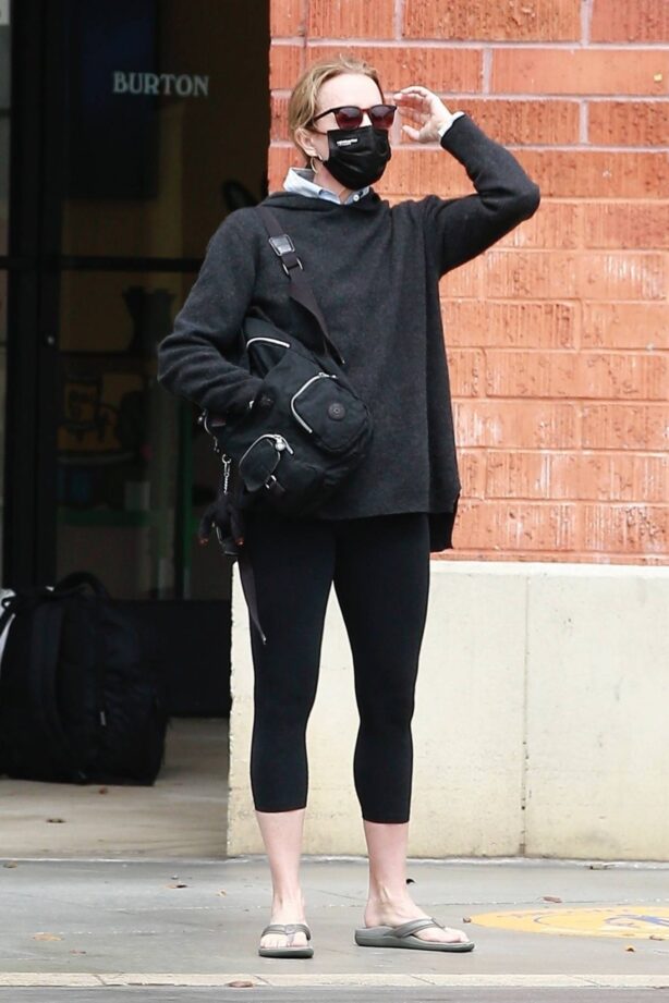 Felicity Huffman - wears all black for errands in Santa Monica