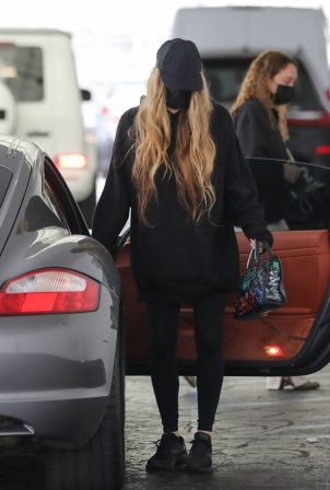 Fergie - Goes incognito in Beverly Hills