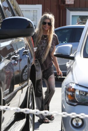 Fergie - Out for lunch at the Brentwood Country Mart