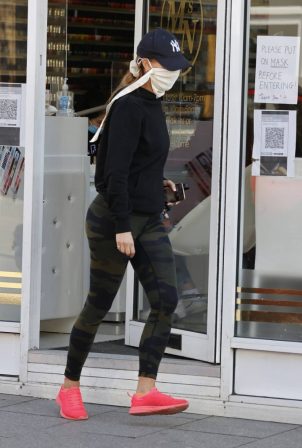 Ferne McCann - Spotted in camo leggings while leaving a nail salon in Essex