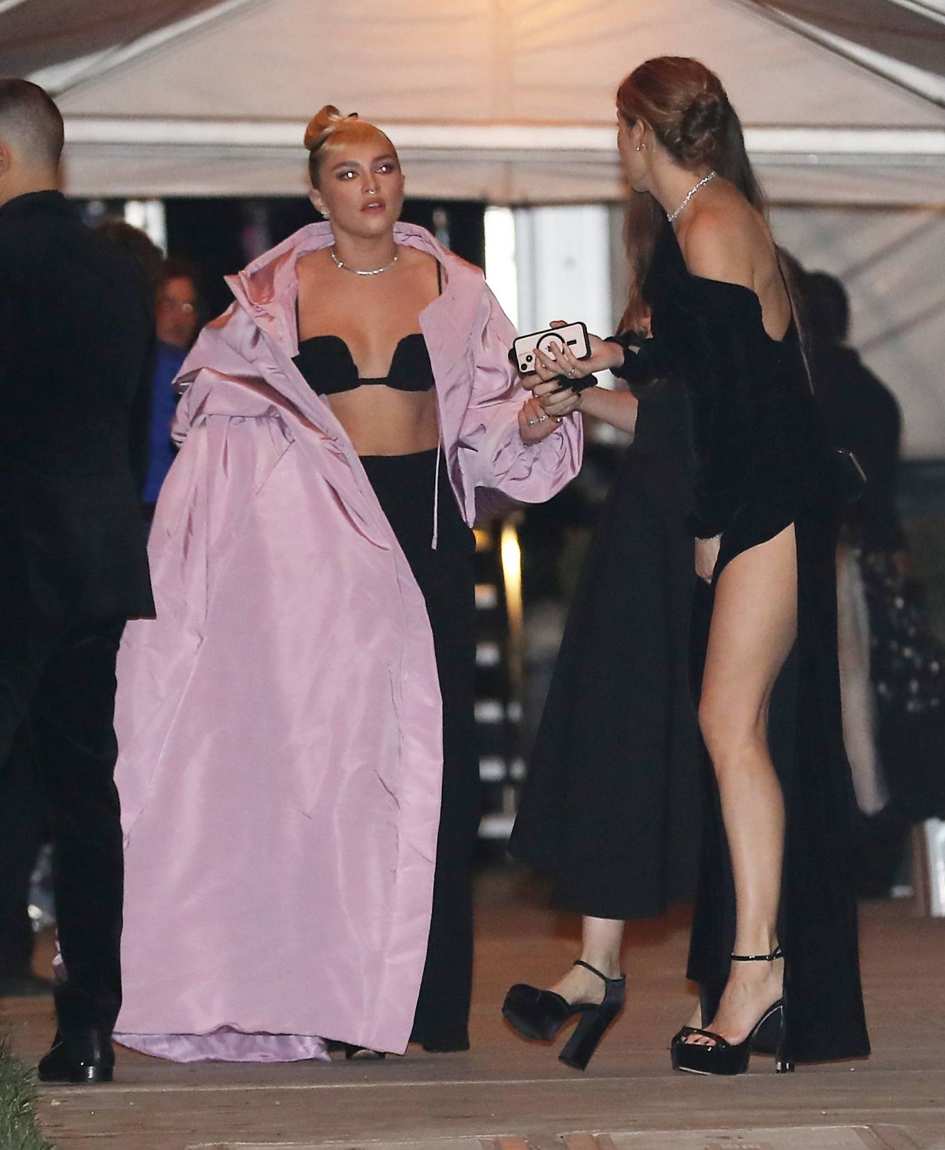 Florence Pugh - Arriving at the Vanity Fair Oscar party in Beverly Hills