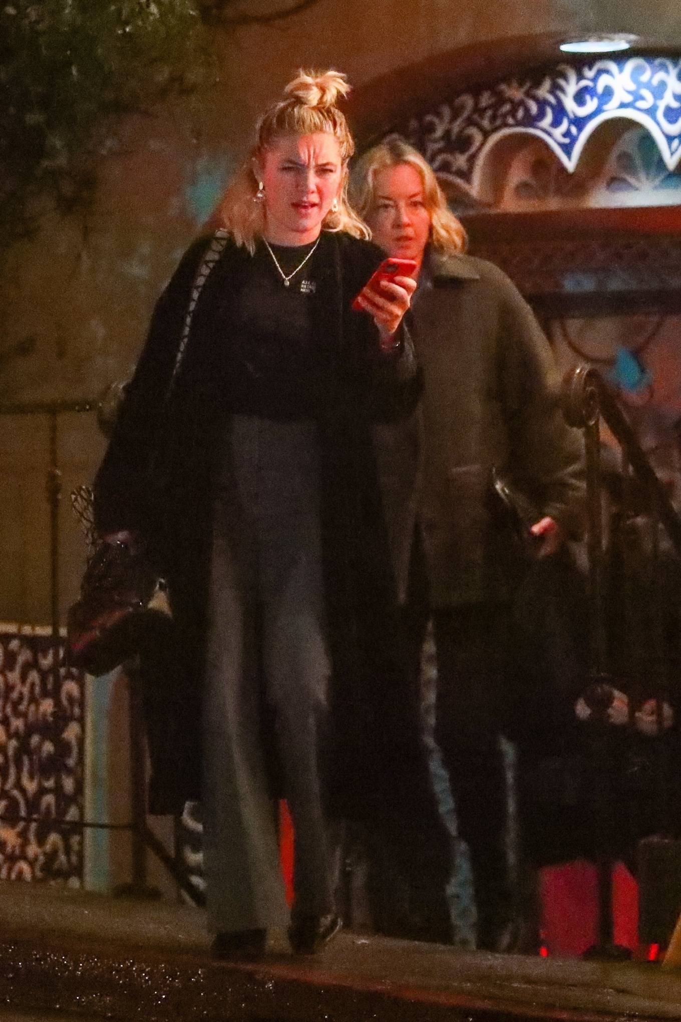 Florence Pugh 2023 : Florence Pugh – With her mom On a dinner in Brentwood-04