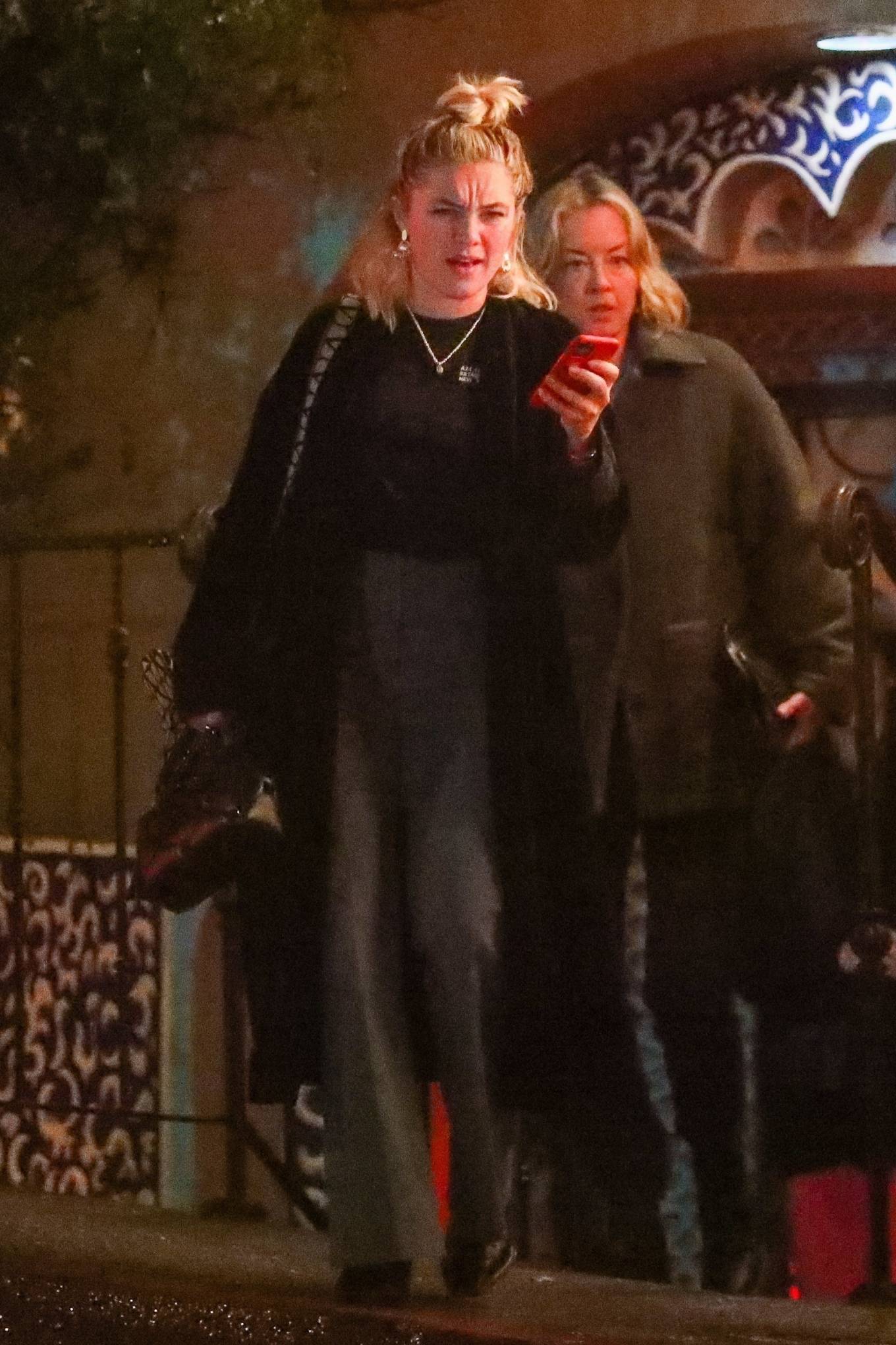 Florence Pugh 2023 : Florence Pugh – With her mom On a dinner in Brentwood-12