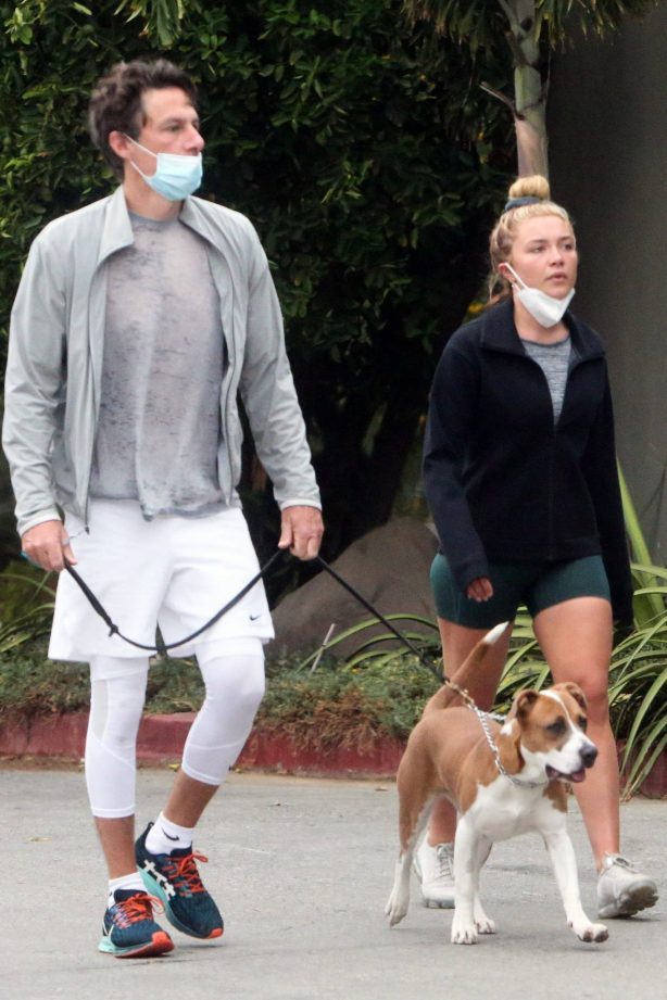 Florence Pugh with Zach Braff - Seen while walking her dogs in Los Angeles