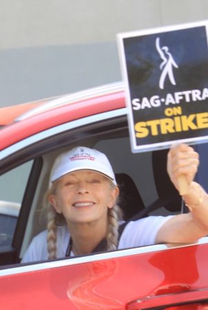 Frances Fisher - Pictured at the SAG Strike in Hollywood