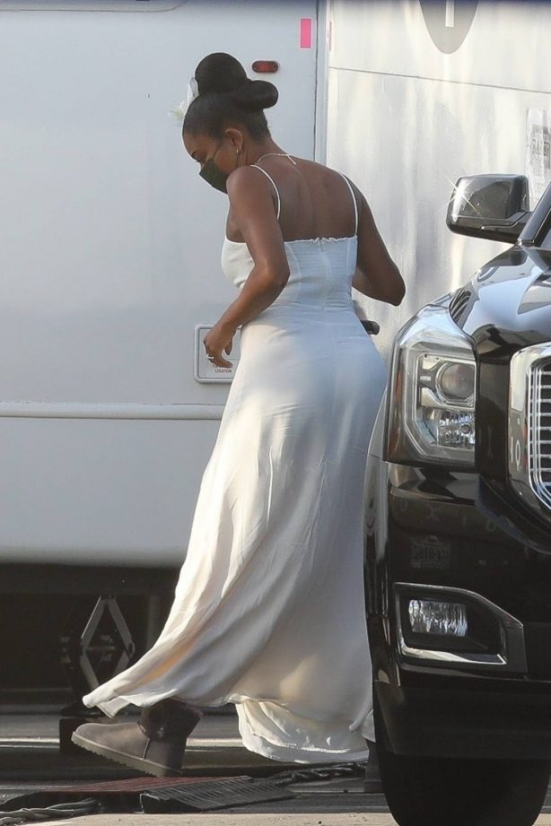 Gabrielle Union - As a bride on the set of 'Cheaper by the Dozen' in Los Angeles