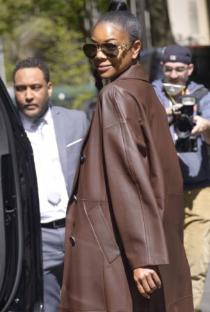 Exits the trench Union – Gabrielle coat In a leather Gabrielle Union’s