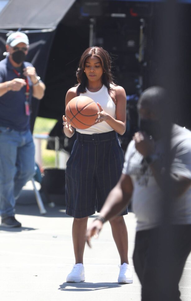 Gabrielle Union - With Octavia Spencer on the set of 'Truth be Told' at Griffith Park