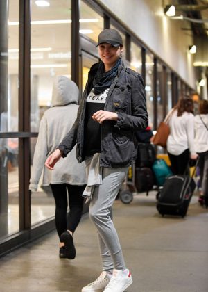 Gal Gadot - Arrives at LAX Airport in Los Angeles