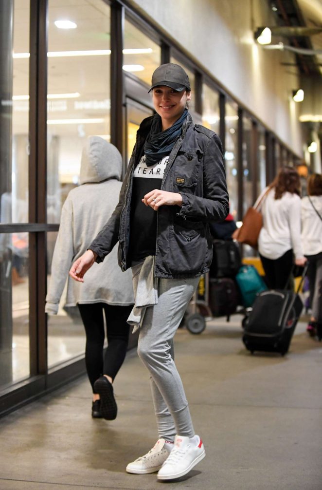 Gal Gadot - Arrives at LAX Airport in Los Angeles