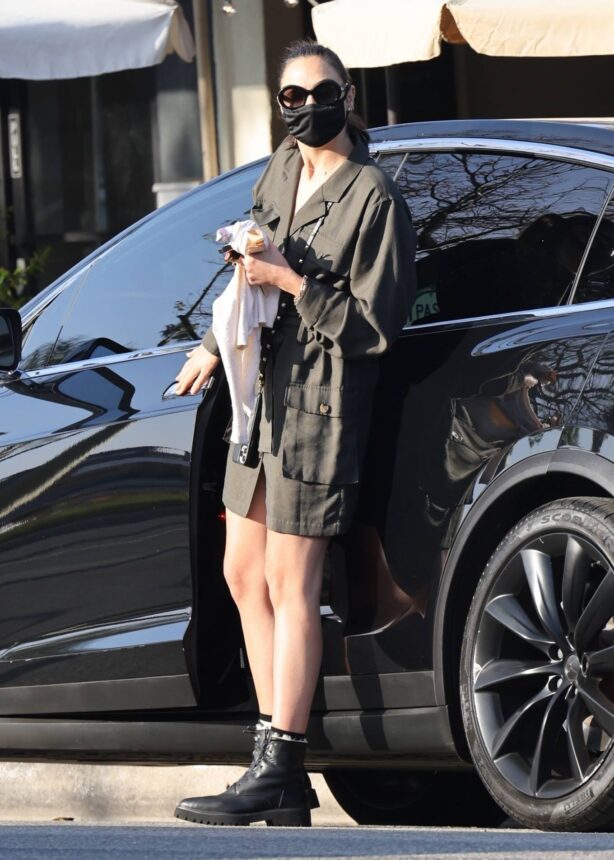 Gal Gadot - Spotted near her home in Studio City