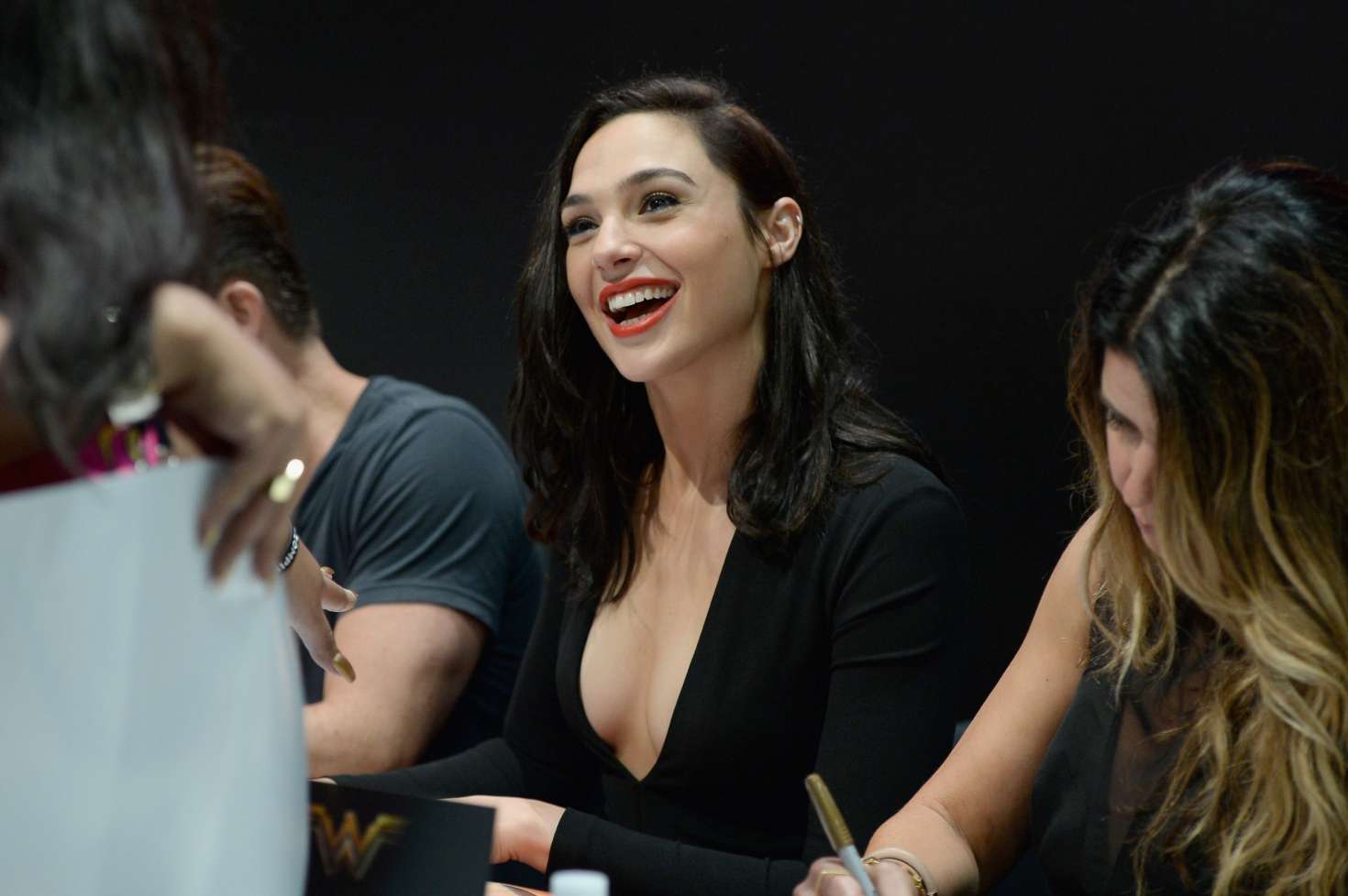 Gal Gadot 2016 : Gal Gadot: Wonder Woman Autograph Signing at Comic-Con 2016 -05