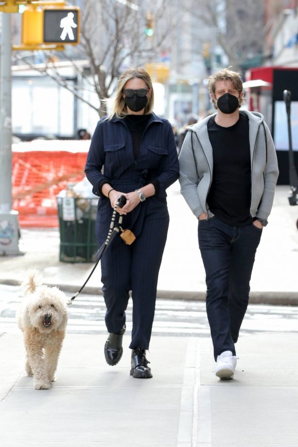 Georgina Burke - Walks with her boyfriend in New York