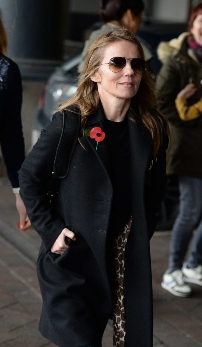 Geri Halliwell - Arriving at Manchester Piccadilly Train Station