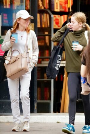 Geri Halliwell - With her daughter Bluebell Madonna Halliwell shopping in North London