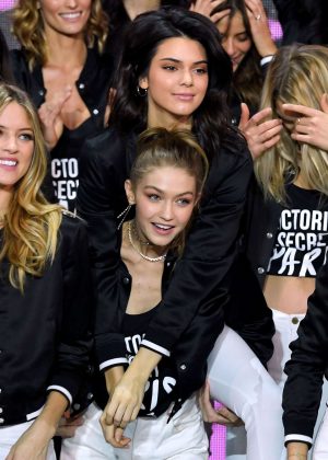 Gigi Hadid and Kendall Jenner - Victoria's Secret Fashion Show Photocall in Paris